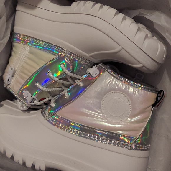 Tommy Hilfiger Kids Danni (Little Kid/Big Kid) (White Iridescent) Girl's Shoes - Picture 2 of 9